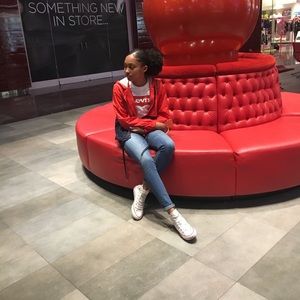 Meet your Posher, Maya